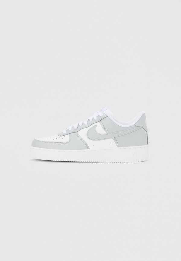 Nike Sportswear AIR FORCE 1 UNISEX - Trainers - white/light smoke grey