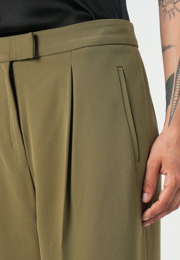 Calvin Klein PLEATED TROUSER