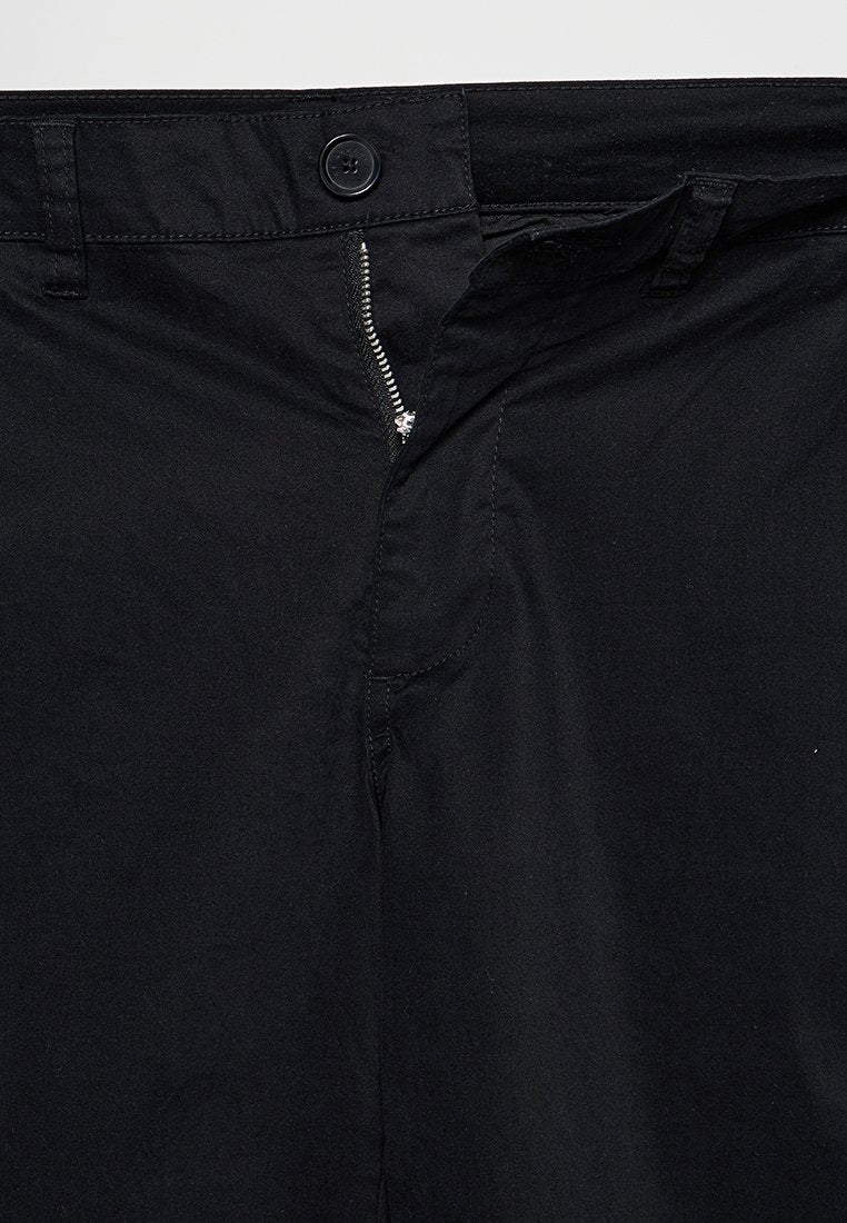 Armani Exchange Chino Media 4