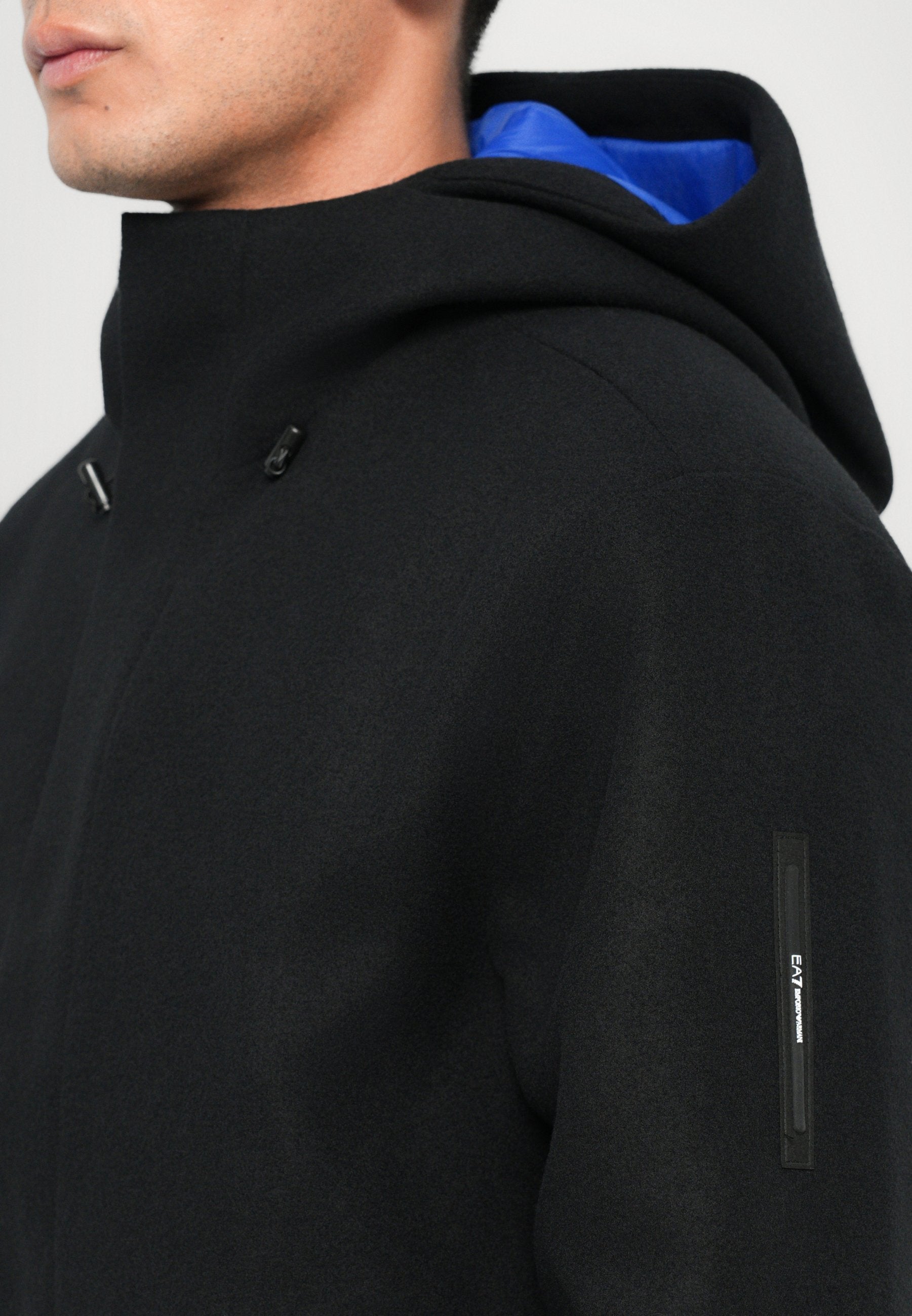 MOUNTAIN JACKET Media 7