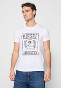 Weißes Baumwoll-T-Shirt mit einem schwarzen Grafikdruck und dem Text "DIESEL INDUSTRY", umrahmt von Lorbeerblättern. Klassischer Rundhalsausschnitt.