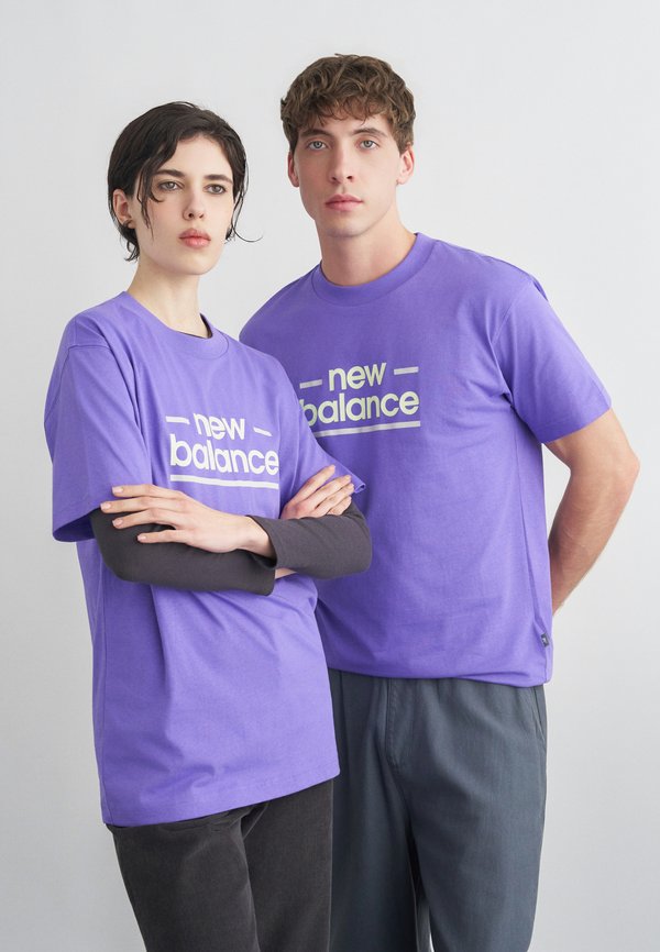 New Balance LINEAR LINES UNISEX - Print T-shirt - electric purple