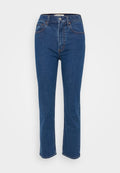 Dunkelblaue Jeans mit geradem Schnitt, hoher Taille, subtilen Nähten, fünf Taschen und einem Knopfverschluss vorne.