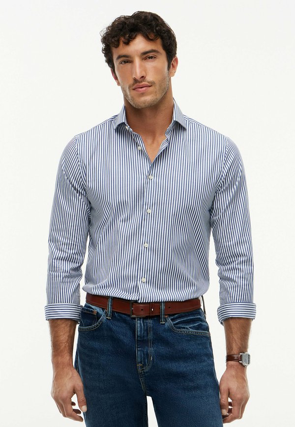 Tommy Hilfiger TOMMY HILFIGER NEW YORK LABEL SLIM FIT FLEX COLLAR SHIRT - Shirt - brilliant navy   white