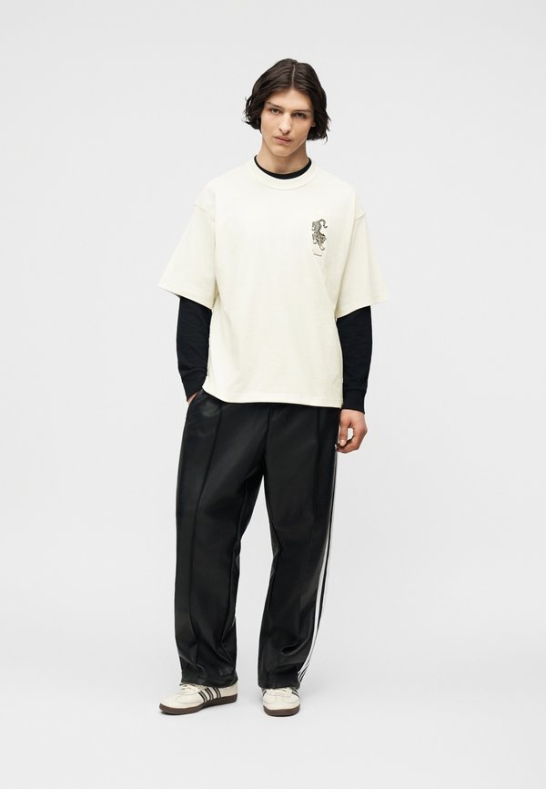 adidas Originals TIGER TEE UNISEX - Print T-shirt - core white