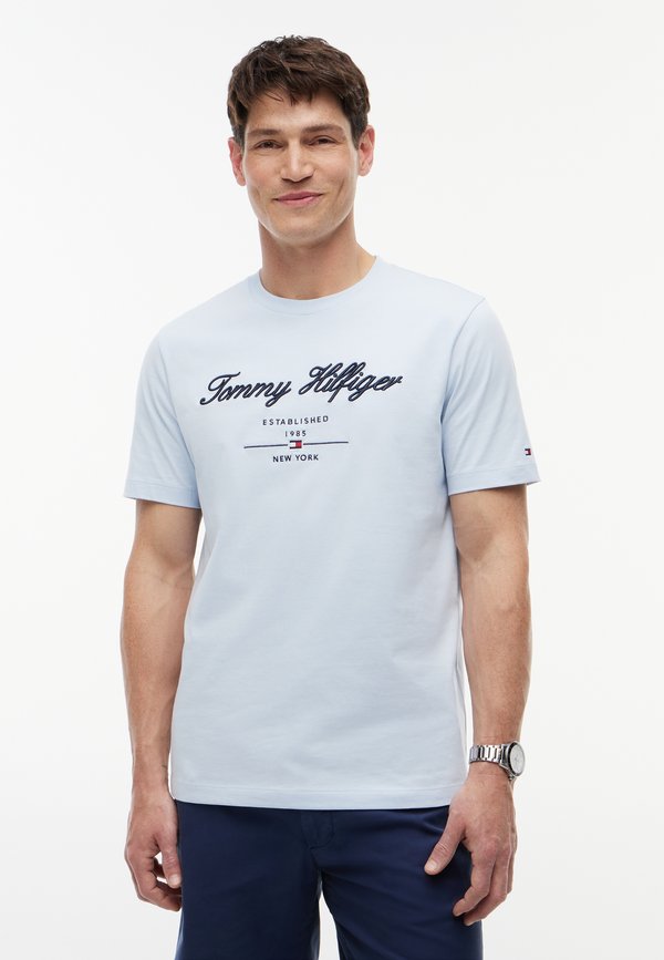 Tommy Hilfiger SCRIPT LOGO TEE - BRAND LOVE - Print T-shirt - breezy blue