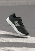 New Balance FUELCELL FLITE-R - Road running shoes - black/black metallic/bright mint