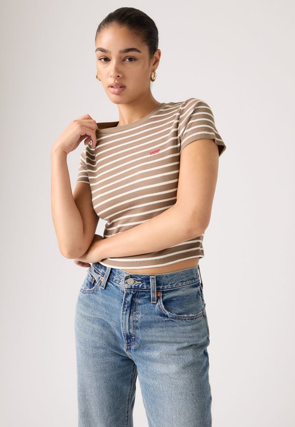 Levi's® ESSENTIAL SPORTY TEE - Print T-shirt - pine bark