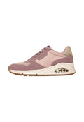 Sneaker aus rosa Wildleder und Mesh mit gepolstertem Schaft, Schnürdesign und sichtbarer Luftdämpfungseinheit an der Ferse, braune Gummisohle.