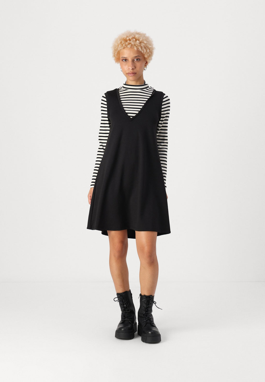 ONLEVA SPENCER DRESS Media 3