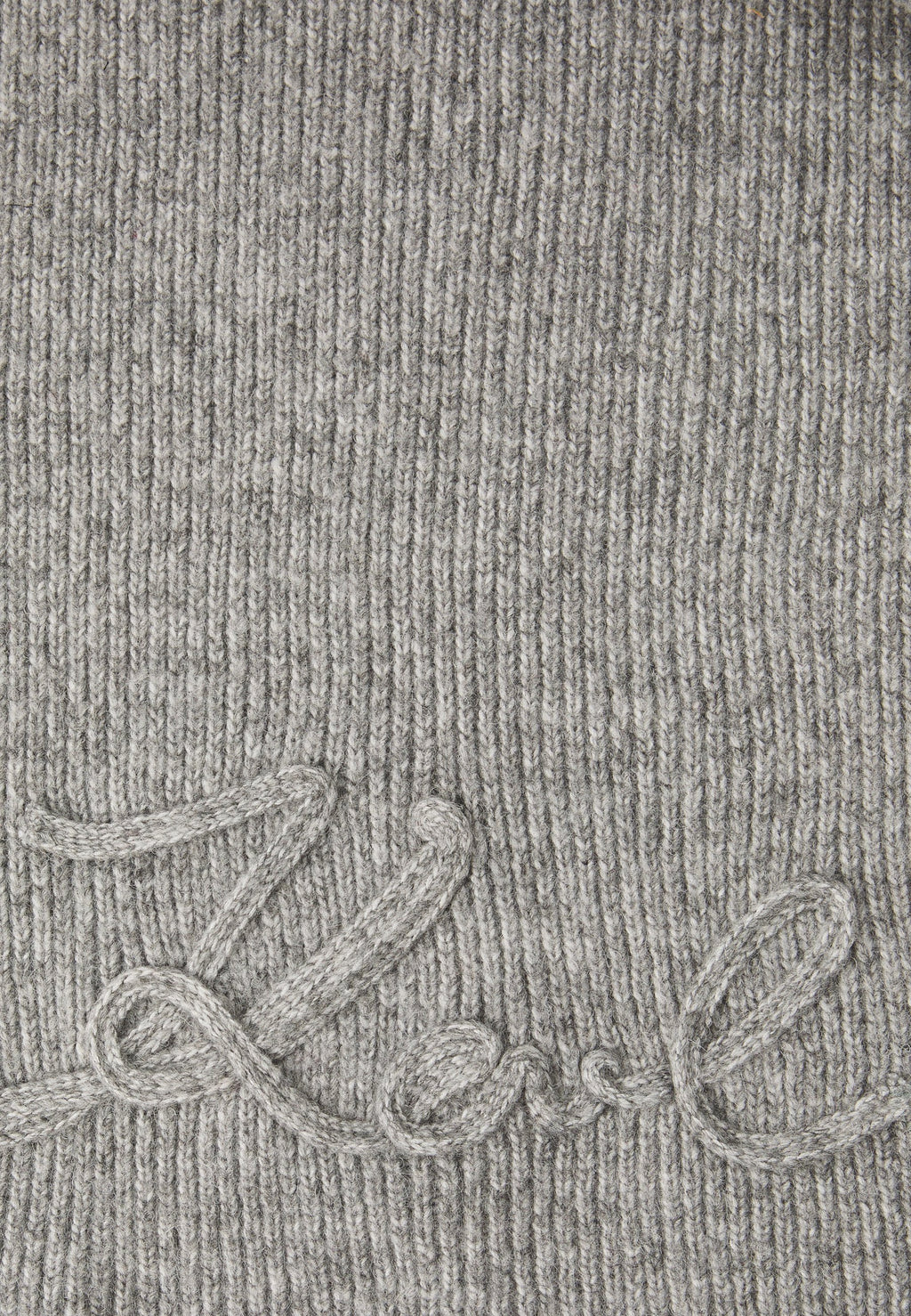 SIGNATURE SCARF Media 3