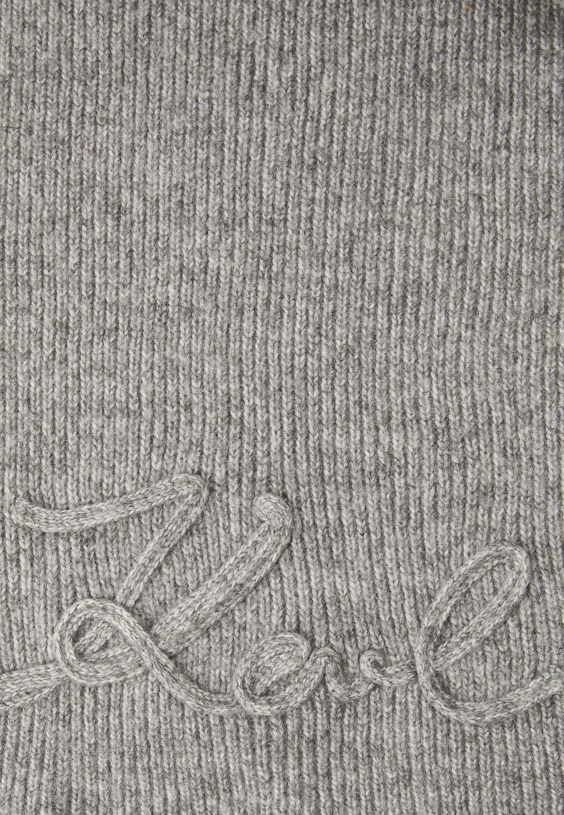 SIGNATURE SCARF Media 3