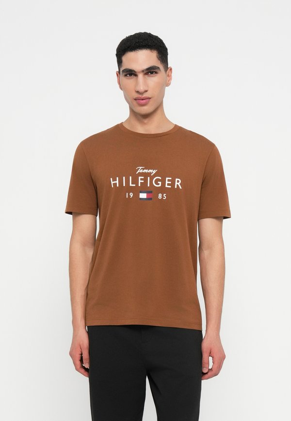 Tommy Hilfiger LOGO GRAPHIC JERSEY CREW NECK T-SHIRT - Print T-shirt - highland khaki
