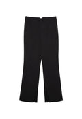 Schwarze Hose mit geradem Schnitt, ausgestattet mit Fronttaschen und Seitenschlitzen am Saum. Hergestellt aus weichem, glattem Stoff. Geeignet für verschiedene Anlässe.