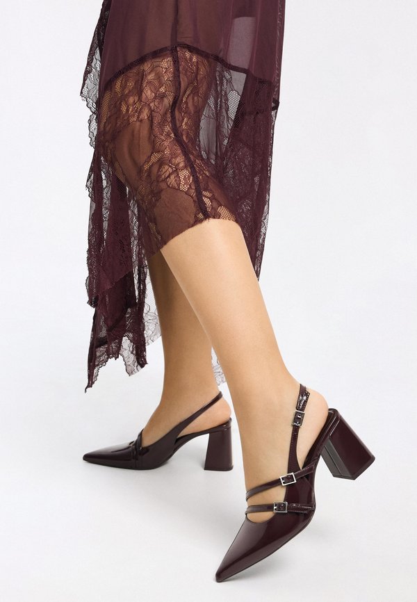Bershka BLOCK WITH BUCKLES SLINGBACK - High heels - dark red