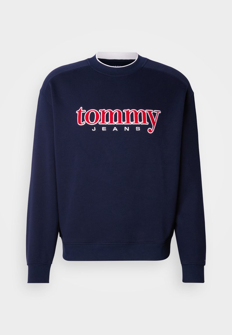 Marineblauer Pullover mit großem rotem und weißem "tommy"-Logo und dem Schriftzug "JEANS", geripptem Rundhalsausschnitt und Bündchen, aus einem weichen Baumwollmischgewebe.
