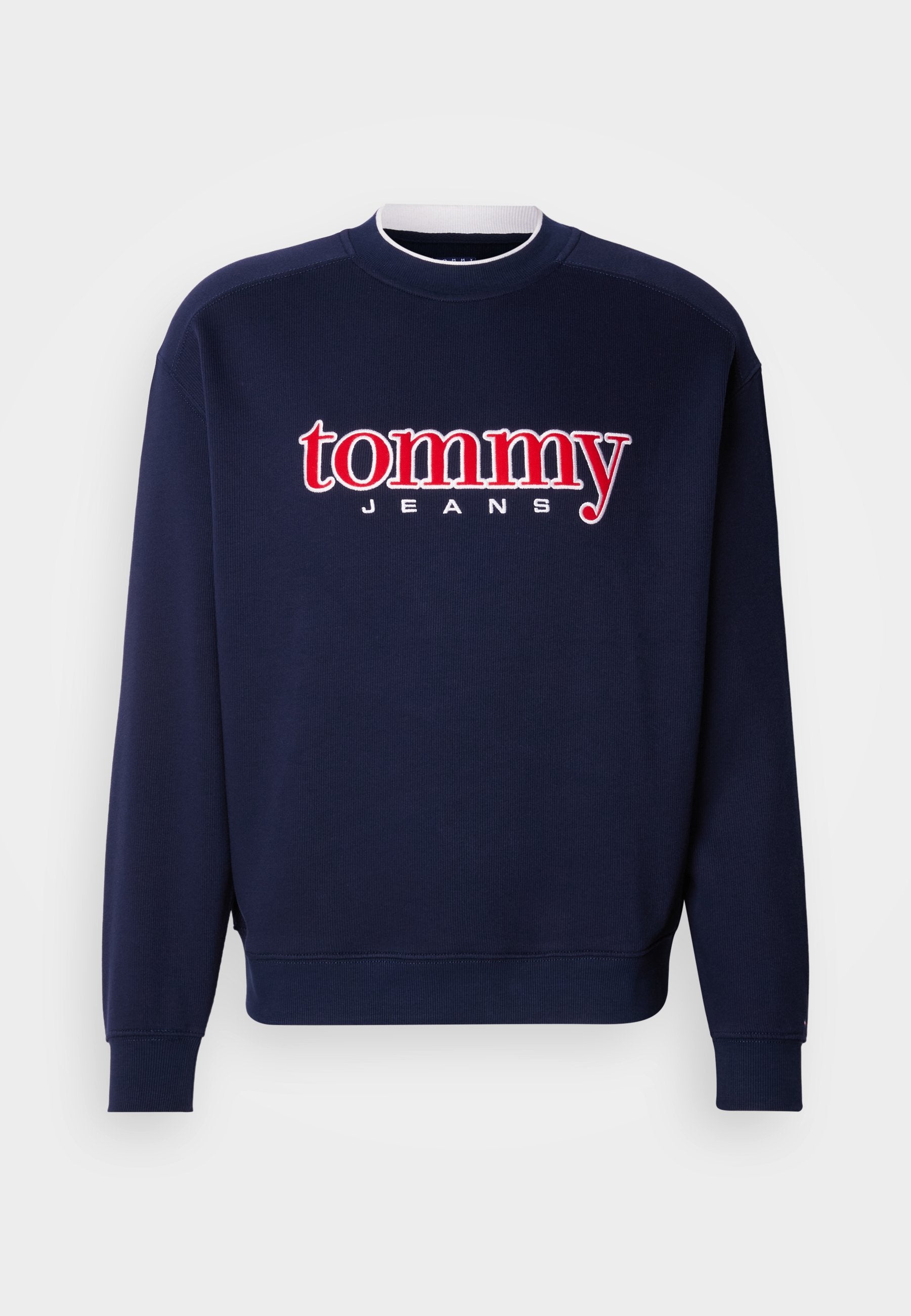 Marineblauer Pullover mit großem rotem und weißem "tommy"-Logo und dem Schriftzug "JEANS", geripptem Rundhalsausschnitt und Bündchen, aus einem weichen Baumwollmischgewebe.