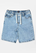 Hellblaue Jeansshorts mit elastischem Bund und weißem Tunnelzug, Vordertaschen und GAP Denim-Label in der Mitte des Bundes.