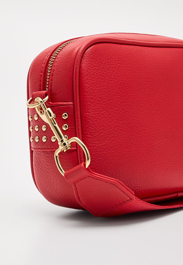 Love Moschino