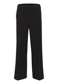 Schwarze weit geschnittene Hosen aus weichem Stoff, mit elastischem Taillenbund und Kordelzug, glatter Textur und ohne sichtbare Muster.