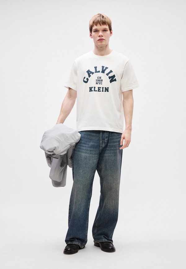 Calvin Klein Jeans COLLEGE GRAPHIC