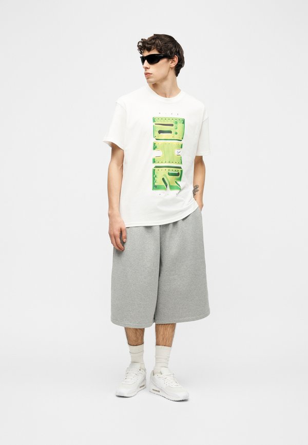 Nike Sportswear TEE DAY PLUS