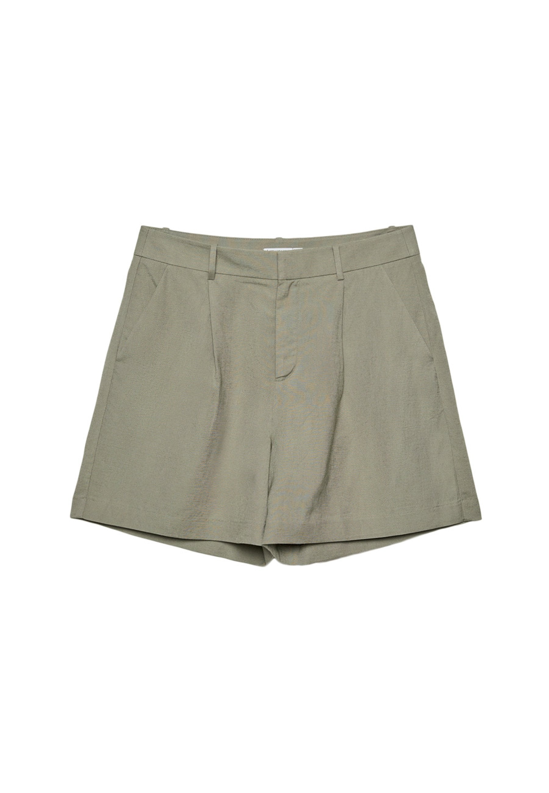 Khaki-Shorts mit strukturiertem Finish, ausgestattet mit einer taillierten Taille, vorderen Falten und zwei seitlichen Taschen. Klassisches, maßgeschneidertes Design.