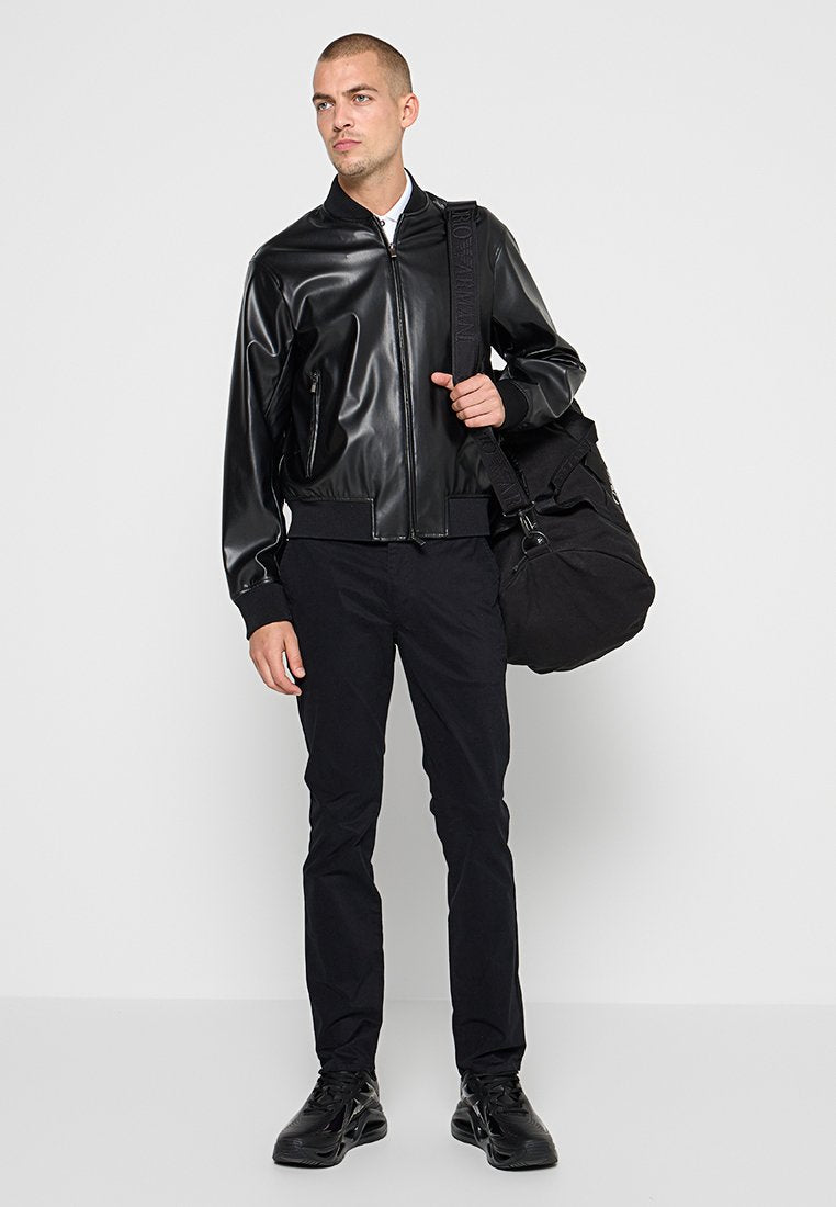 Armani Exchange Chino Media 2