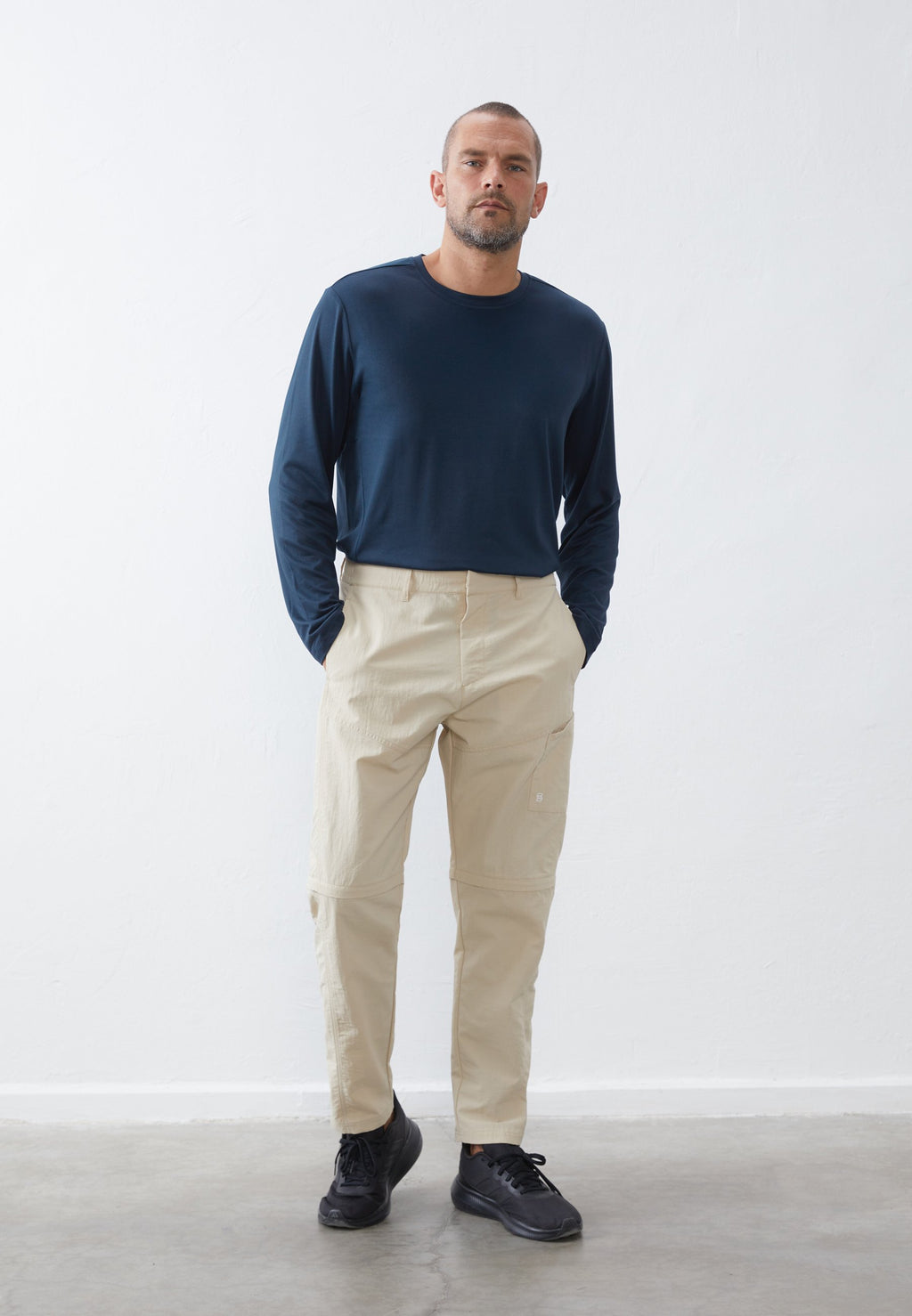 Pier One Sport CONVERTABLE HIKING TROUSERS WITH ZIP OFF LEG & MULTI POCKETS