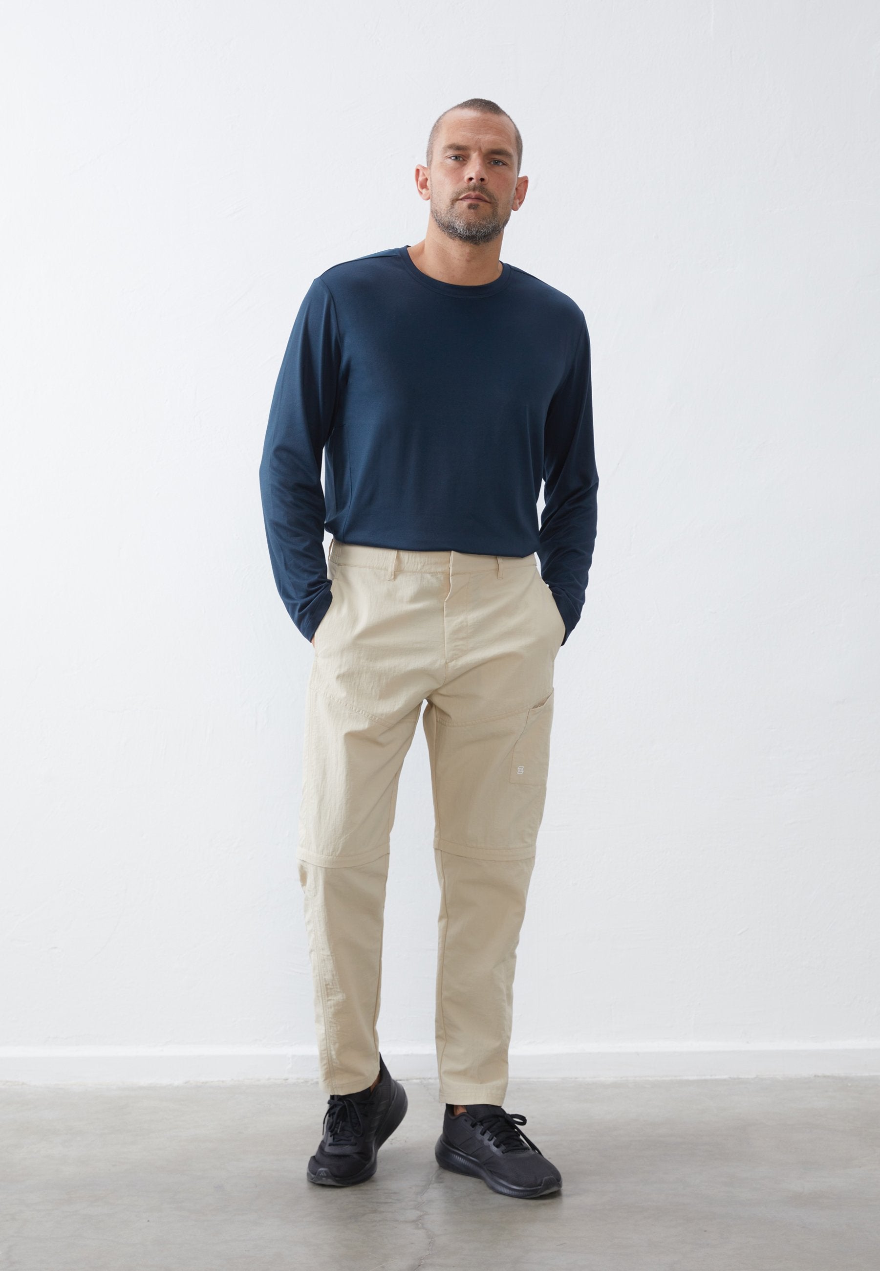 Pier One Sport CONVERTABLE HIKING TROUSERS WITH ZIP OFF LEG & MULTI POCKETS
