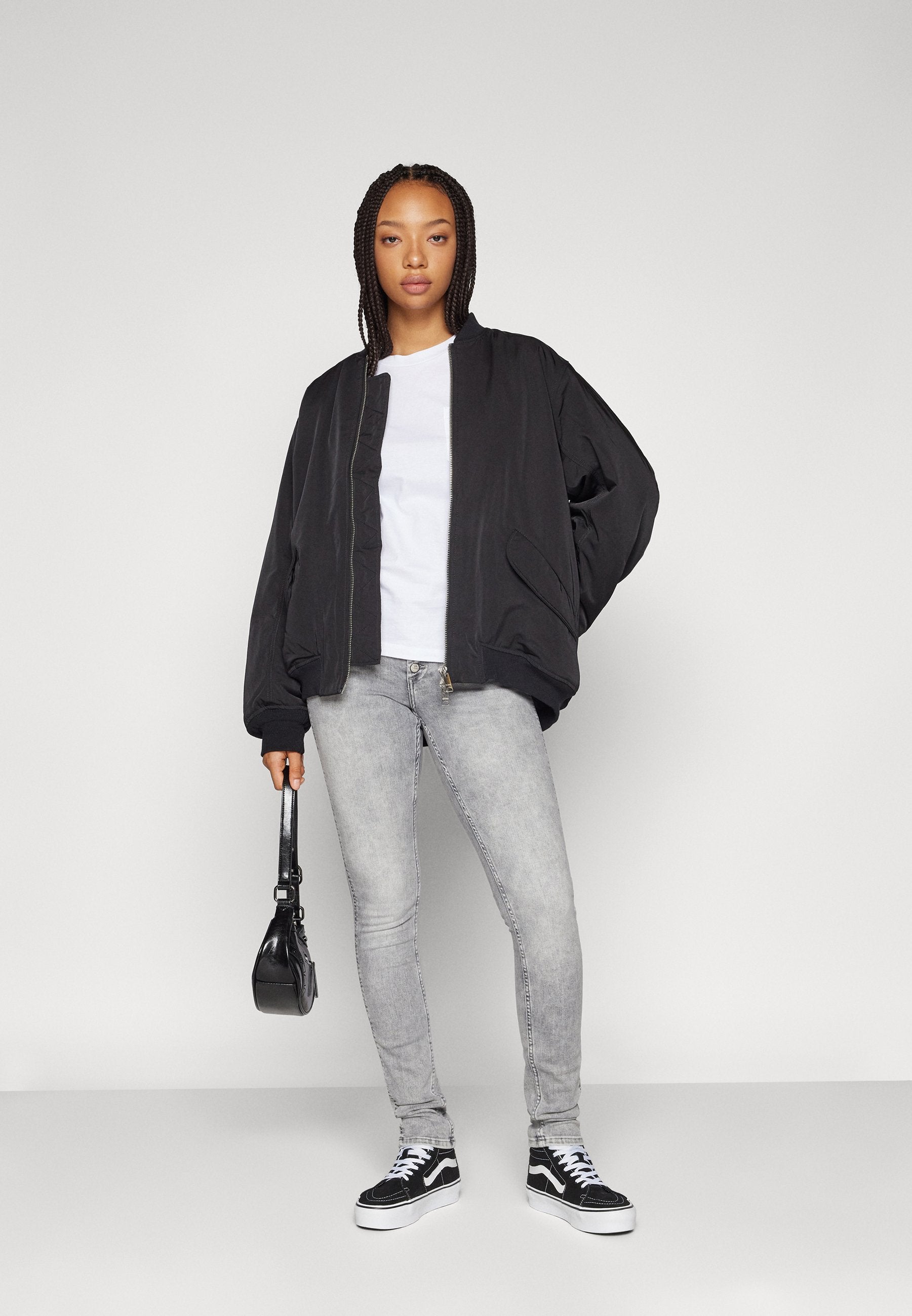 ONLBLUSH MID WAIST Media 2