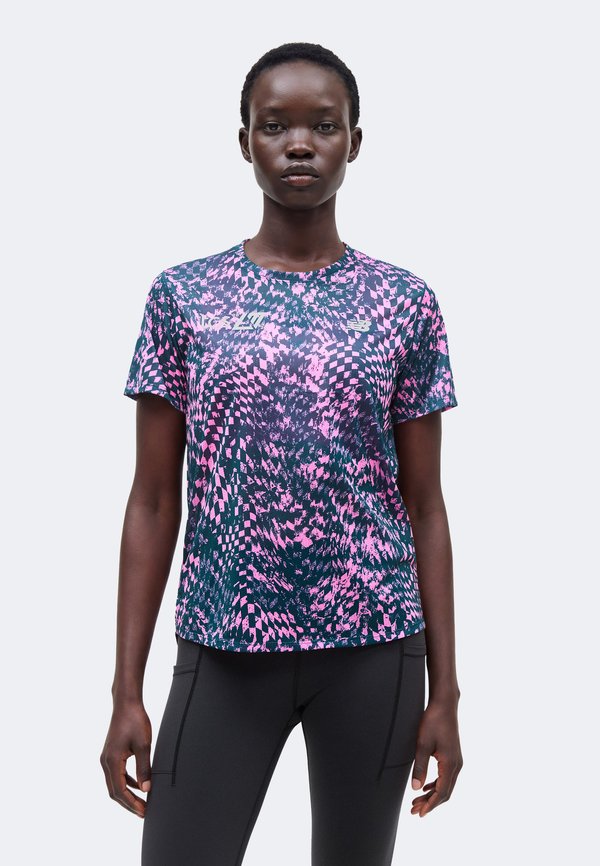 New Balance LONDON EDITION ATHLETICS PRINTED - Sports T-shirt - pink heat