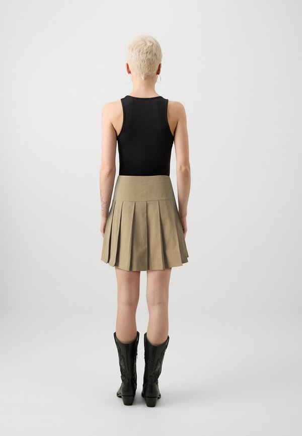 Vero Moda Petite VMBAYA PLEAT SHORT SKIRT