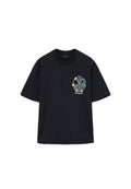 Schwarzes Baumwoll-T-Shirt mit gesticktem Schlangen- und Blumendesign auf der Brust. Kurze Ärmel und Rundhalsausschnitt, lockere Passform.