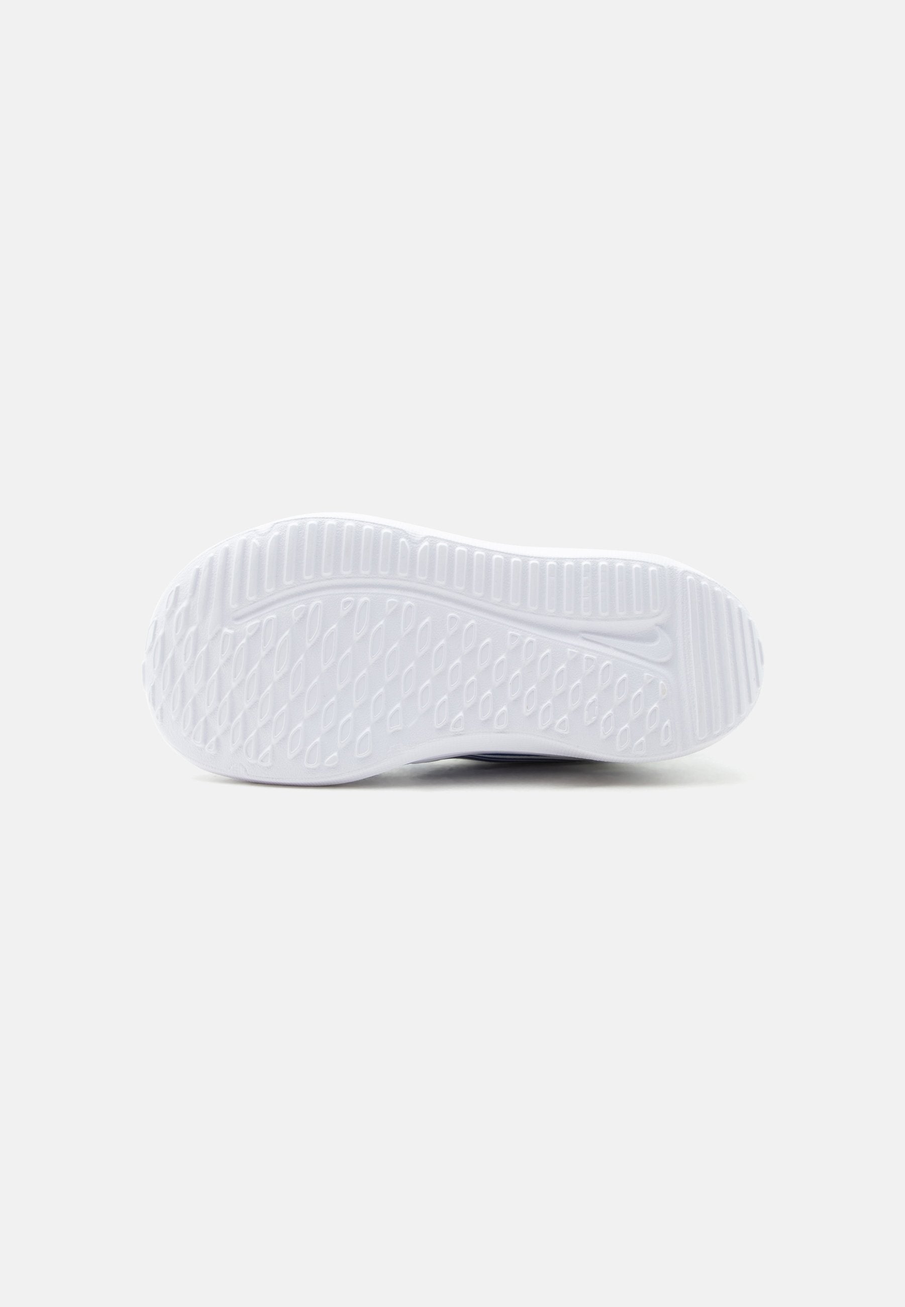 Nike Performance COSMIC RUNNER UNISEX