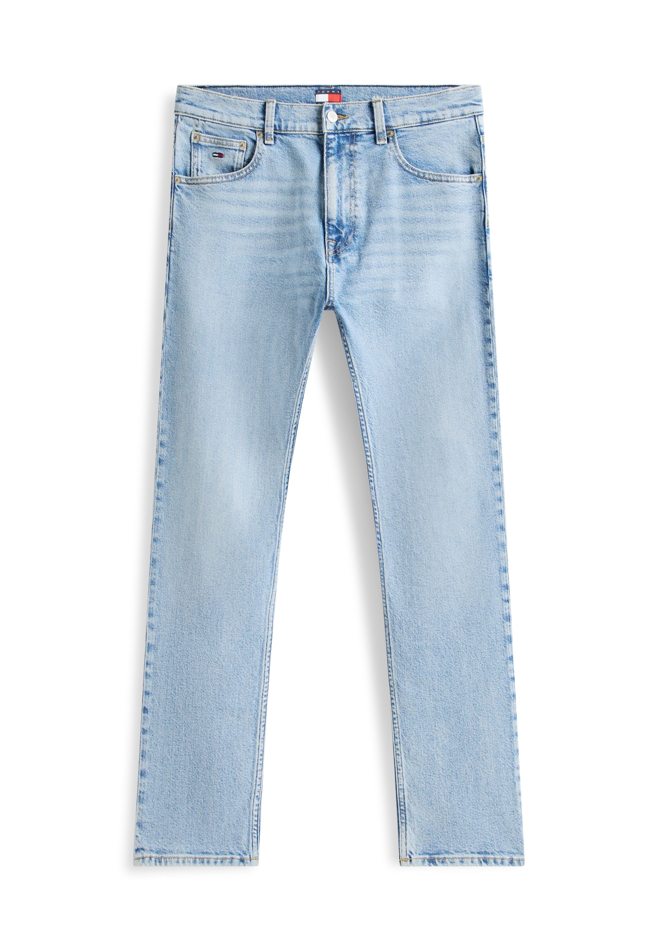 Hellblaue Jeans mit geradem Bein, fünf Taschen, Knopfv Verschluss und dezentem Verblassen an den vorderen Oberschenkeln und im Taillenbereich.