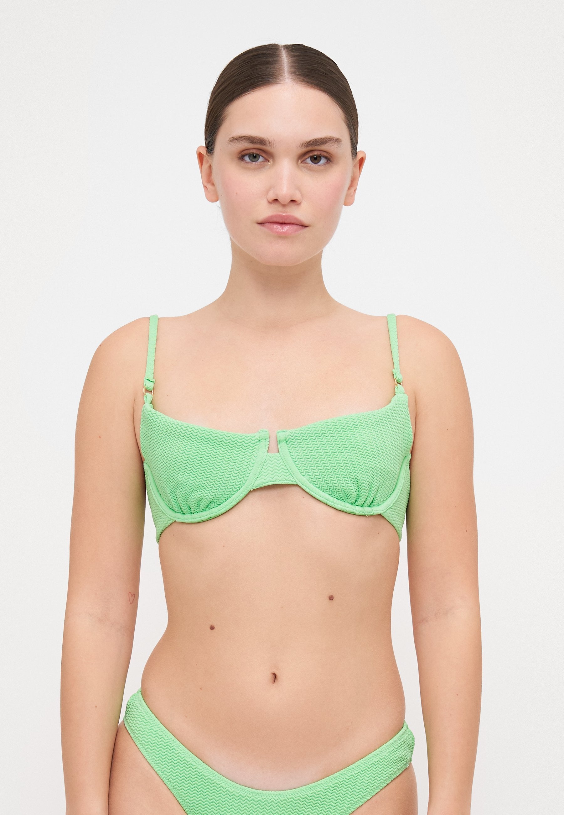 DIVE UNDERWIRE BRA Media 3