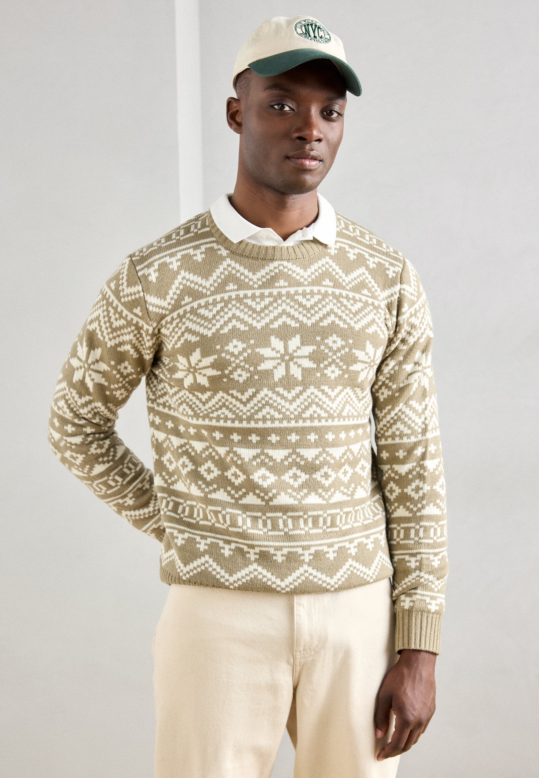 JACQUARD WINTER PATTERN  Media 3