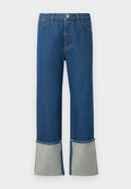 Dunkelblaue Denim-Jeans mit breiten, hellblauen Säumen. Besitzt einen frontalen Knopfverschluss, gesteppte Akzente und vier Taschen. Klassisches gerade geschnittenes Design.