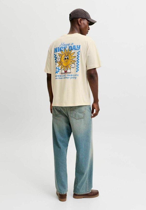Jack & Jones T-SHIRT BACKPRINTET T-SHIRT - Print T-shirt - antique white