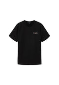 Schwarzes T-Shirt mit kurzen Ärmeln, Rundhalsausschnitt und kleinem weißen und roten "ALLSAINTS LONDON"-Logo auf der linken Brustseite.