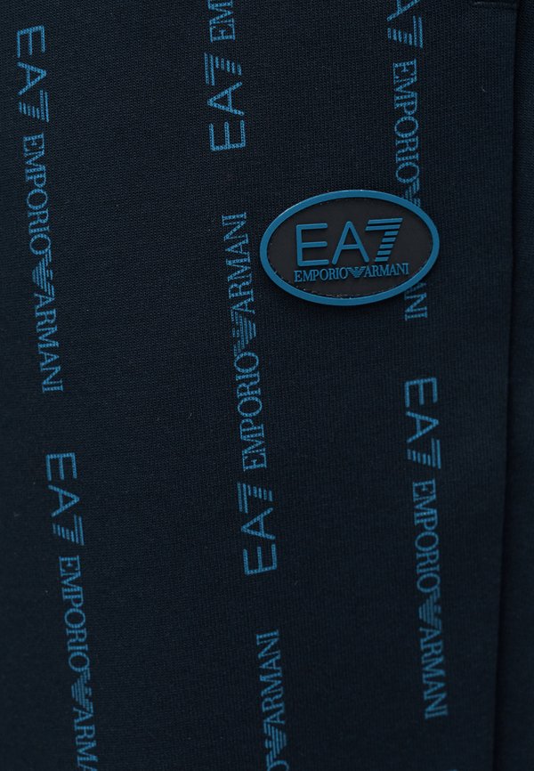 EA7 Emporio Armani TRAIN GRAPHIC SERIES MONOGRAM