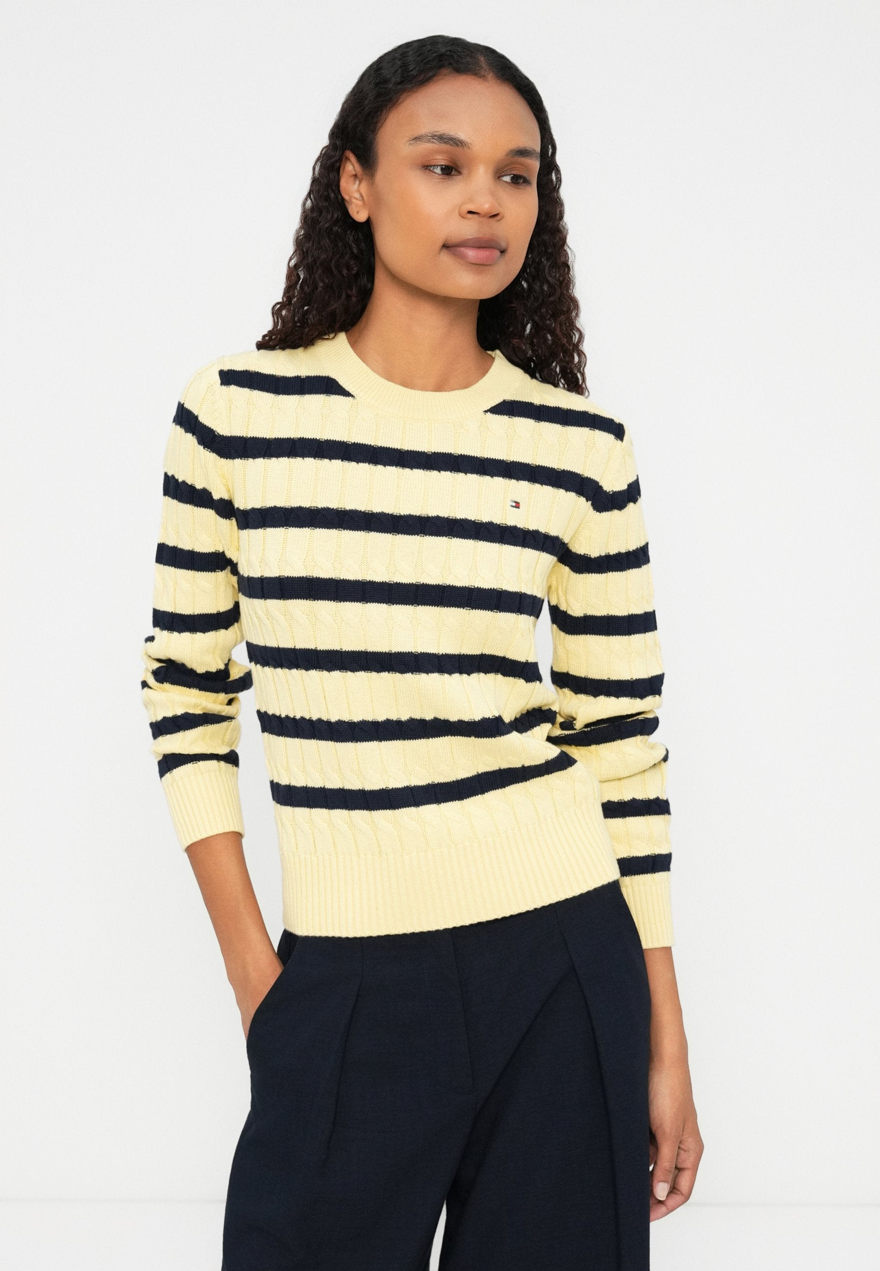 CABLE KNIT CREW NECK JUMPER Media 5