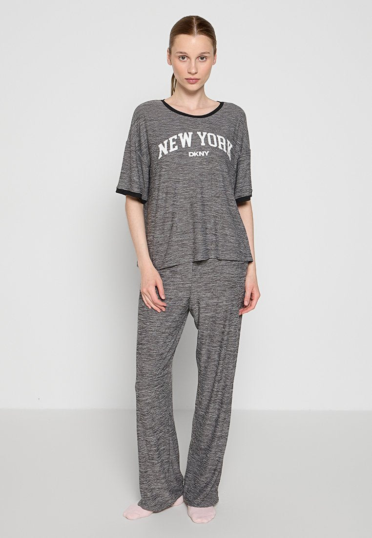 DKNY Loungewear Nachtwäsche Set Media 1