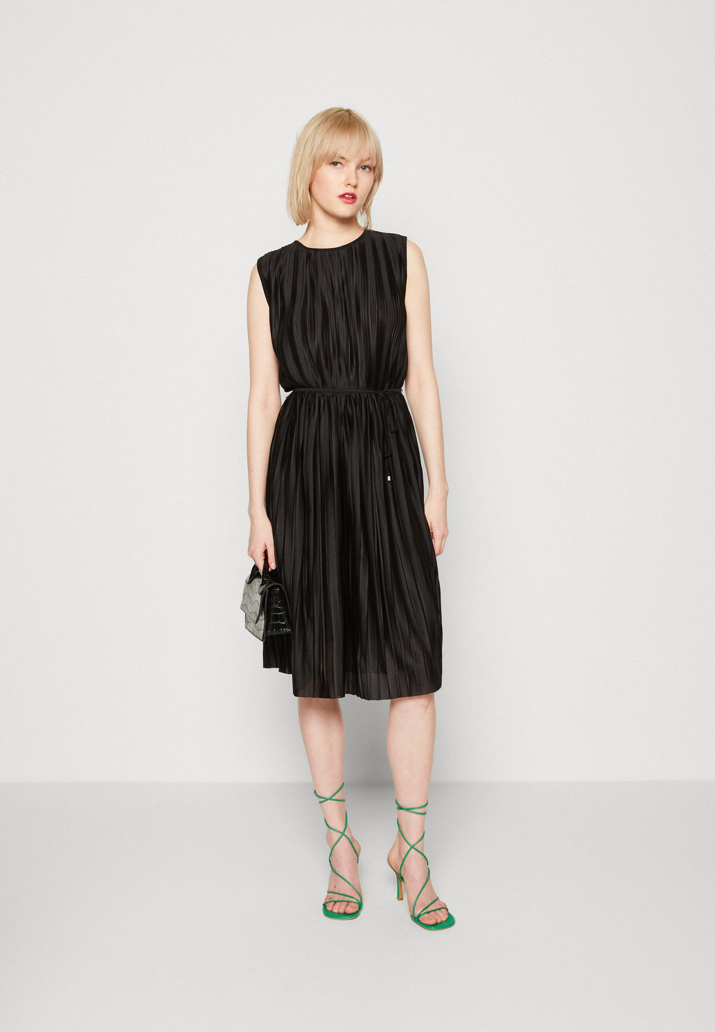 ONLELEMA PLISSE DRESS  Media 2