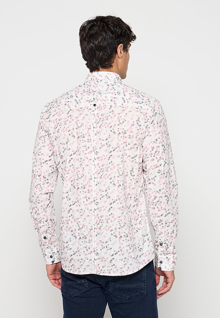 REGULAR FIT  Media 2