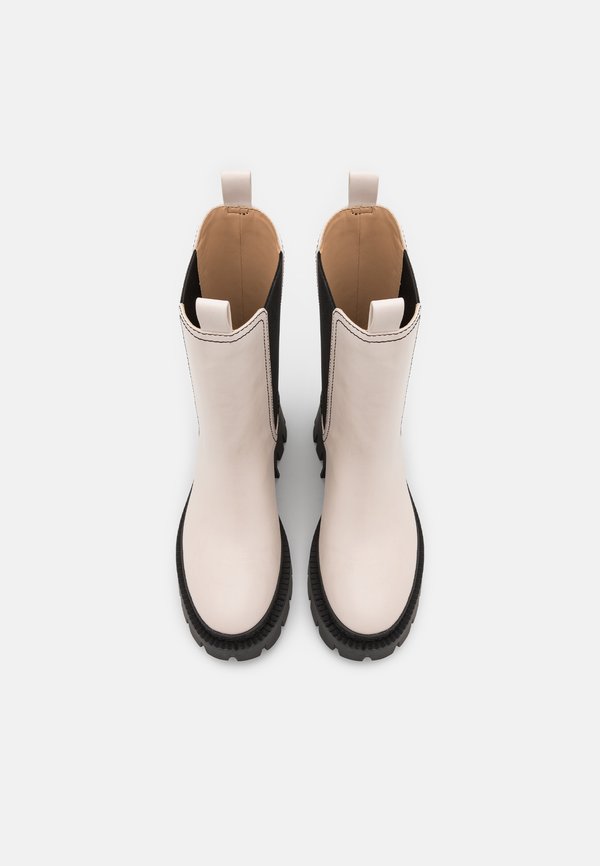 COACH ALEXA BOOTIE