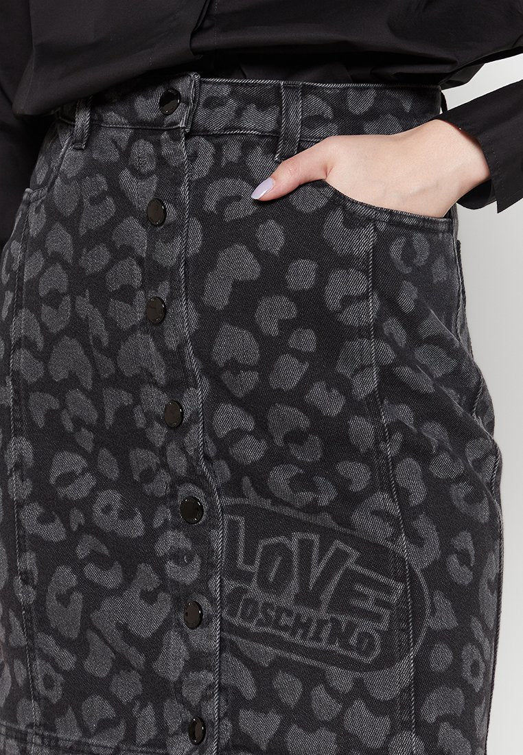 Love Moschino
