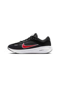 Schwarzer Laufschuh mit rotem Nike-Swoosh auf dem Mesh-Obermaterial und dicker weißer Sohle mit der Aufschrift ComfiRide, Seitenansicht vor weißem Hintergrund.