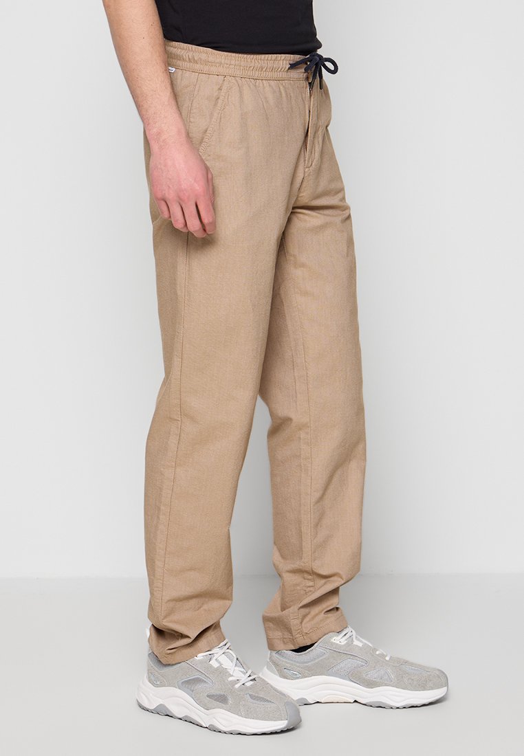 REGULAR FIT Media 2